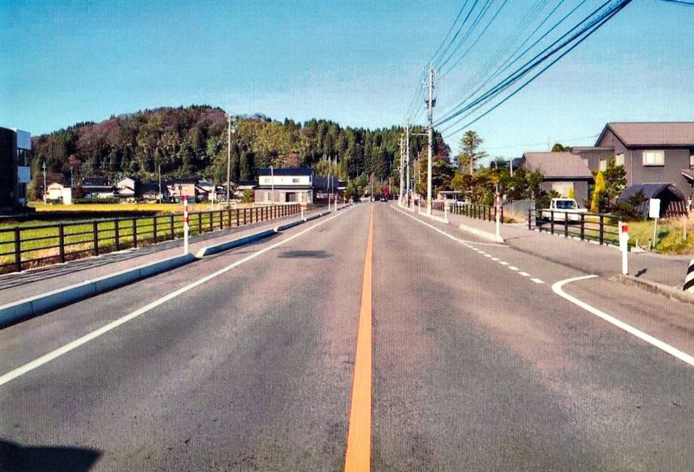 改良した国道415号の2車線道路